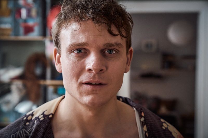 Im ZDF-Film "Olivia" schlüpft Johannes Hegemann in die Rolle von Oliver Knöbel, dem bürgerlichen Ich von Olivia Jones. 