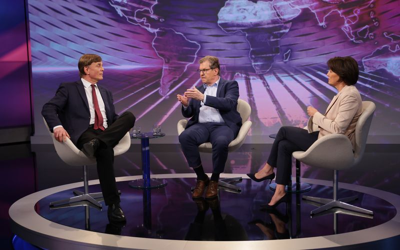 SPD-Politiker Ralf Stegner (Mitte) und Bernd Baumann von der AfD diskutierten bei Sandra Maischberger über den Sozialstaat Deutschland und die deutsche Außenpolitik.
