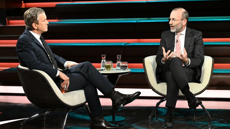 Als im Studio von Markus Lanz von einer "koalitionsähnlichen" Zusammenarbeit die Rede war, geriet Manfred Weber unter Druck.