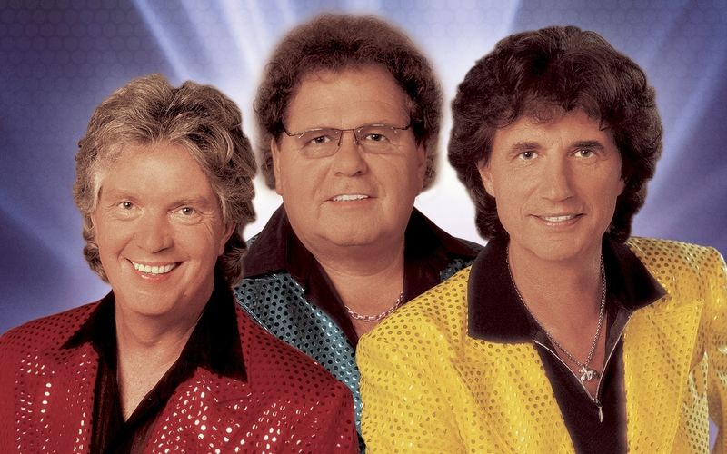 Hätten Sie es gedacht? Weit vorne in der Liste finden sich natürlich Namen wie Helene Fischer, Herbert Grönemeyer und Peter Maffay. Aber auch Olaf Malolepski (rechts), der am 27. März 80 wird, gehört als Teil der 2011 aufgelösten Schlagerband Die Flippers zu den erfolgreichsten Musikern Deutschlands. Wo das Trio im Top-20-Ranking landet, und wer laut offizieller Zertifizierung des Bundesverbands der Musikindustrie (BVMI) die meisten Tonträger verkauft hat, zeigt die Galerie ...