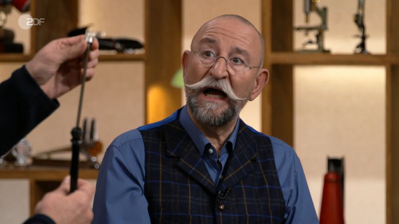 Ein Dirigentenstab? Vielleicht eine Mini-Luftpumpe? Oder doch etwas völlig anderes? Dieses ungewöhnliche Fundstück entpuppte sich als echte Kuriosität - und sorgte bei Horst Lichter in der Donnerstagsausgabe von "Bares für Rares" prompt für Unbehagen.