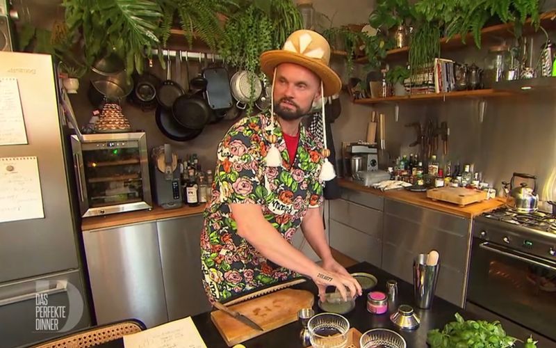 Deko-Profi Rolf (53) kocht in einer dschungelähnlichen Küche.