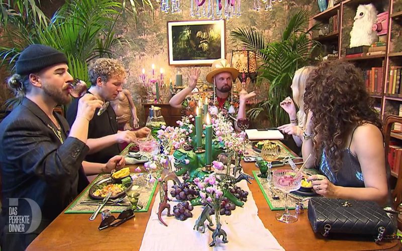 Bunt, bunter, am buntesten: An Tag 4 treffen sich die Deko-Profis bei Rolf (53) in Düsseldorf.