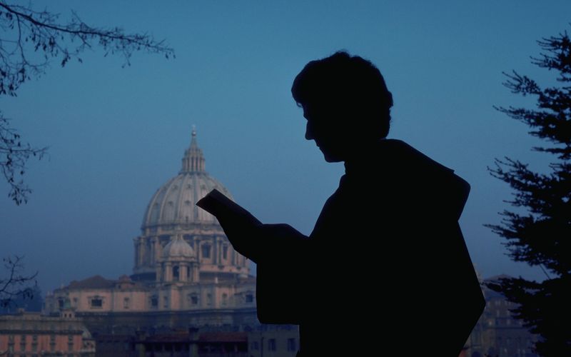 Hinter den Mauern des Vatikans verbergen sich dunkle Geheimnisse. In "Tatort Vatikan - Geheimnisvolle Kriminalfälle" beleuchtet das ZDF einen Dreifachmord und eine mysteriöse Entführung.