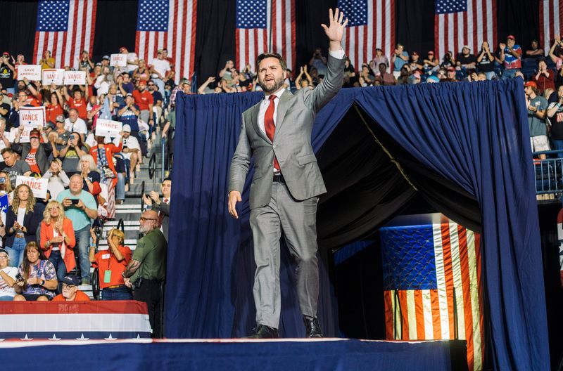 Der Mann hinter Trump: Am 17. September 2022 lässt sich J.D. Vance, der damalige republikanische Kandidat für den US-Senat, bei einer Wahlkampfveranstaltung in Youngstown, Ohio, feiern.
