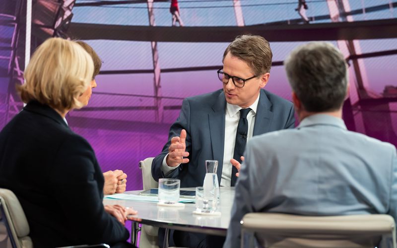 "Zum ersten Mal haben wir eine Situation wie seit der Agenda 2010, und wir haben hoffentlich Kraft und genügend Mut", sagte CDU-Generalsekretär Carsten Linnemann. 