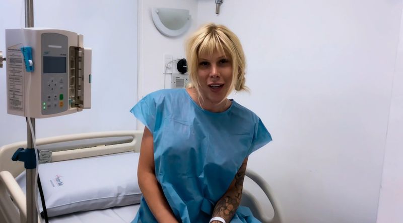 Mit "Tränen in den Augen" gab Arielle Rippegather mittels einer Videobotschaft aus dem Krankenhaus ihr Aus bei "Reality Queens" bekannt.