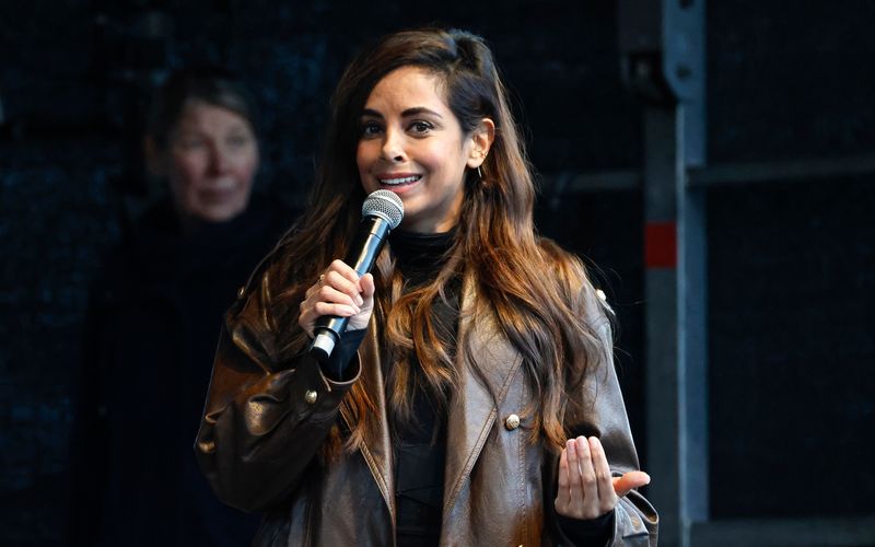 Am Donnerstag sprach Collien Fernandes bei einer Kundgebung in Hamburg. Am Sonntag wird sie bei "Caren Miosga" zu Gast sein.