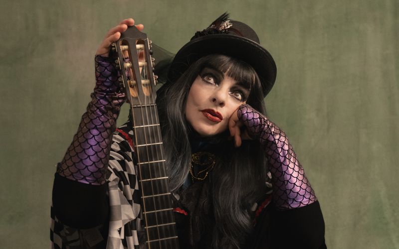 Während immer mehr Menschen der Kirche den Rücken kehren, richtet sie den Blick weiterhin vertrauensvoll nach oben: Nina Hagen feiert mit "Highway To Heaven" ihre Liebe zum Schöpfer.