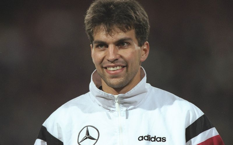 1996 feierte er seinen größten Erfolg als aktiver Fußballer: Bei der EM in England zählte Markus Babbel zu den Stammspielern der Fußball-Nationalmannschaft, das Team von Trainer Berti Vogts holte damals den Titel. Heute agiert der gebürtige Münchner vorwiegend als TV-Experte, jetzt wagt er aber den Sprung ins Reality-Fernsehen, wo sich bereits zahlreiche seiner Fußballerkollegen verdingen ...