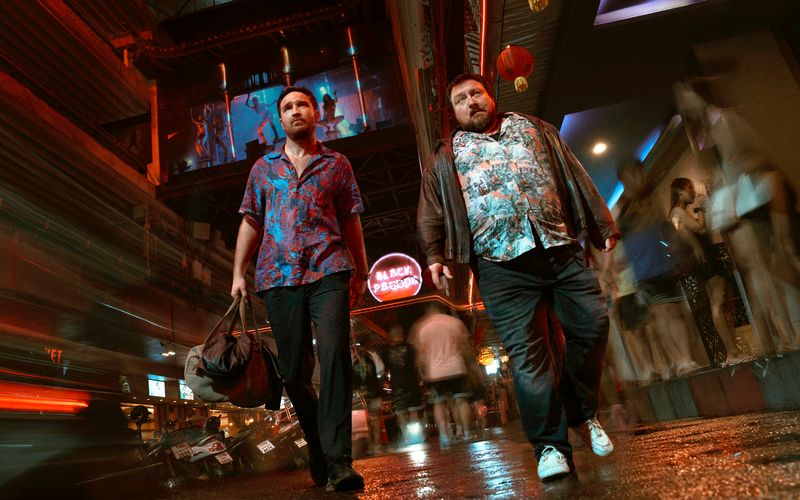 Nicht nur Kreuzberger Nächte sind lang, wie Charly (Frederick Lau, links) und Joseph (Christoph F. Krutzler) in Bangkok feststellen. Auf der Suche nach der Münze geraten sie in ein neues tödliches Abenteuer.