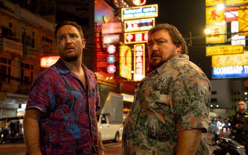 Charly (Frederick Lau, links) und Joseph (Christoph F. Krutzler) wollten doch eigentlich nur ihre Ruhe haben. Doch solange die alte Münze existiert, scheinen sie ihren Frieden nicht zu finden. Staffel zwei führt sie bis nach Bangkok.