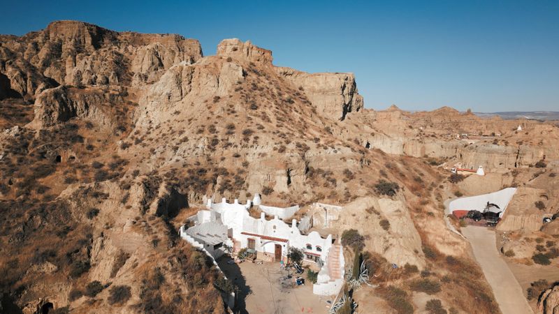 In Andalusien dienen historische Höhlenhäuser als Vorbild für eine klimaangepasste Architektur.