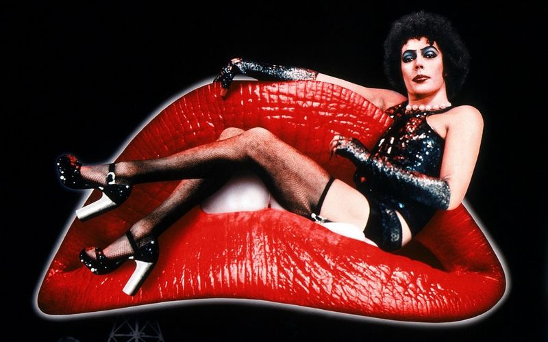 Frauen, die Frauen lieben, Männer, die Männer lieben - und Menschen, die Geschlechtergrenzen sprengen: Wir zeigen Ihnen die besten queeren Filme aus mehr als 100 Jahren. Mit dabei: schwule Cowboys, verliebte Rentner - und ein Transvestitendoktor ...