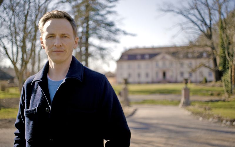 ZDF-Moderator Jochen Breyer taucht in die Welt des deutschen Adels: Wie viel Einfluss haben Barone und Gräfinnen noch heute?