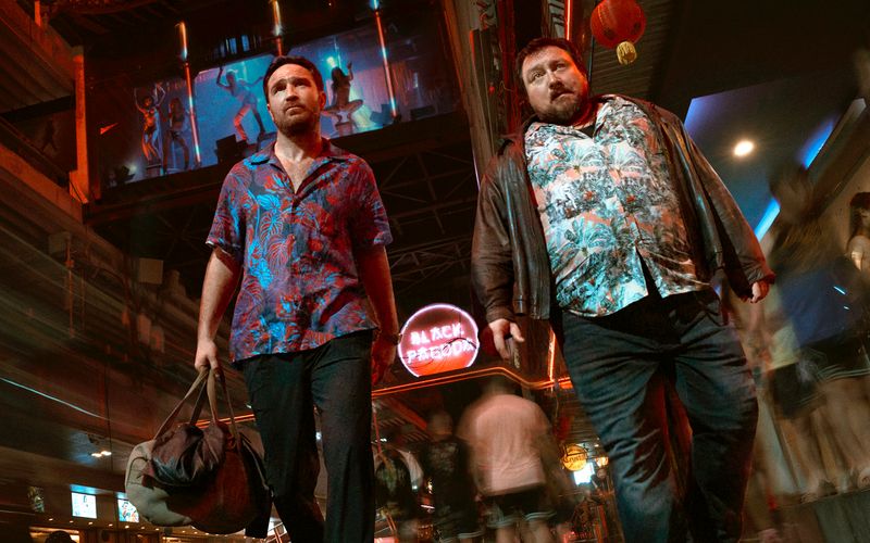 Nicht nur Kreuzberger Nächte sind lang, wie Charly (Frederick Lau, links) und Joseph (Christoph F. Krutzler) in Bangkok feststellen. Auf der Suche nach der Münze geraten sie in ein neues tödliches Abenteuer.