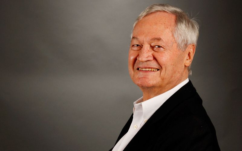 Was oder wer ist "Kult"? Zugegeben: Das Wort wird inflationär benutzt, doch bei manchen Regisseuren trifft es eben zu: Sie sind Visionäre im besten Sinne, Meister ihres Fachs und drehen Werke, die nicht nur das Mainstream-Publikum begeistern. Roger Corman (Bild), der am 5. April seinen 100. Geburtstag gefeiert hätte, ist - für uns - nur einer von vielen "Kult"-Regisseuren. 