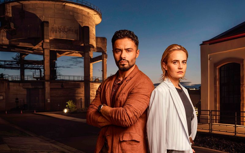 Sozialarbeiter Tayfun Can (Aram Arami) hilft als ehemaliger Kollege von Kriminalhauptkommissarin Elisa Santori (Olga von Luckwald) Jugendlichen, die vom Weg abgekommen sind.