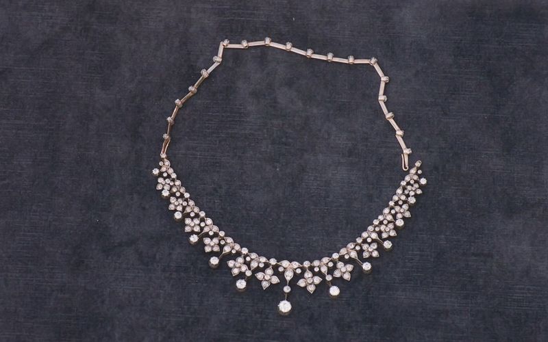 Dieses Collier lässt sich auch zum Diadem umwandeln!