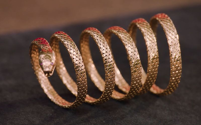 Das Schlangen-Armband begeisterte Lisa Nüdling.