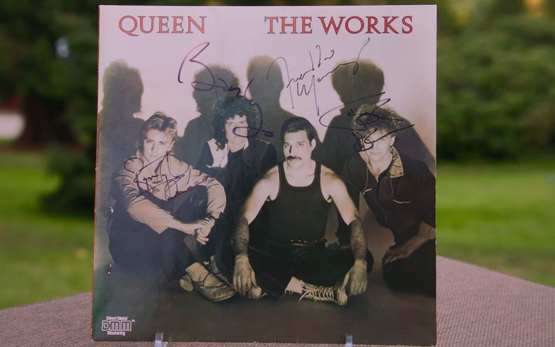 Die signierte Queen-Platte nahm der Verkäufer lieber wieder mit. 