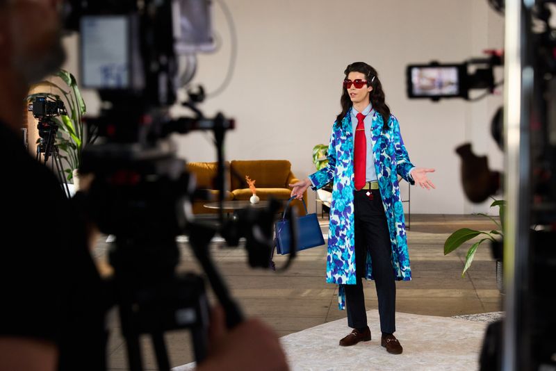 Alexavius sichert sich seinen ersten Job.