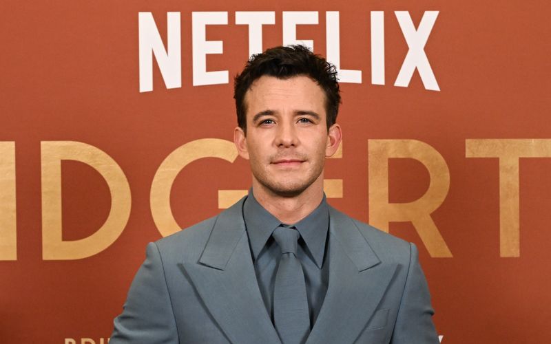 Schauspieler Luke Thompson freut sich über Fan-Begegnungen: "Man sieht dieses kleine Leuchten in den Augen der Menschen."