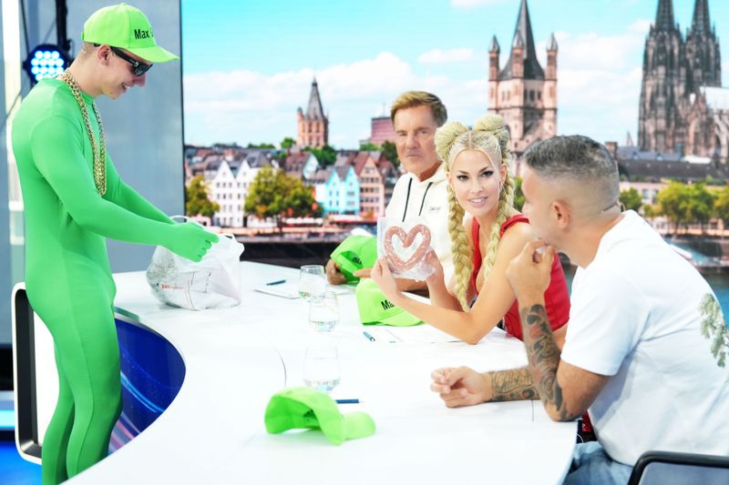 Auch wandelnde Skurrilitäten wie Max Grün sind wieder bei DSDS dabei. Den stellten Dieter Bohlen, Isi Glück und Bushido (rechts) ins Achtung: "Das ist lächerlich, peinlich."