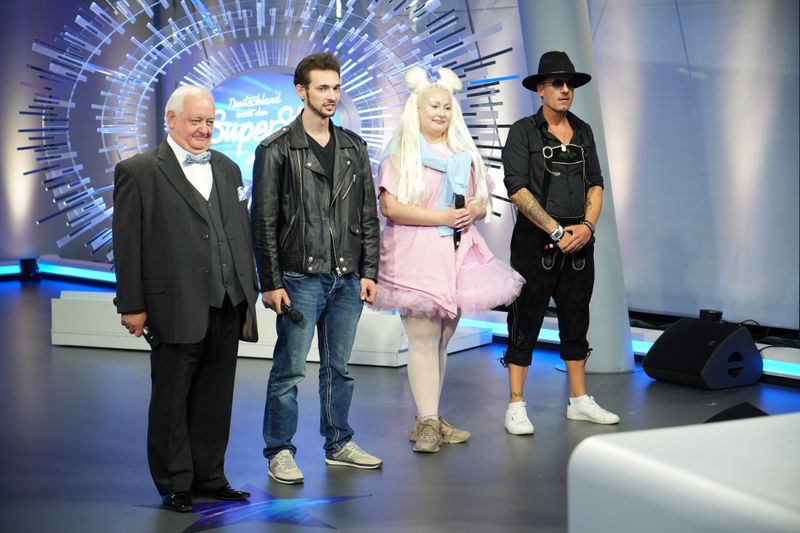 Auslöser des "Beefs" in der Jury: die "schrägen Vier" mit den Talenten Horst Freckmann, Krzysztof Cymbor, Anastasiia Prodan und Peter Heimerdinger (von links).