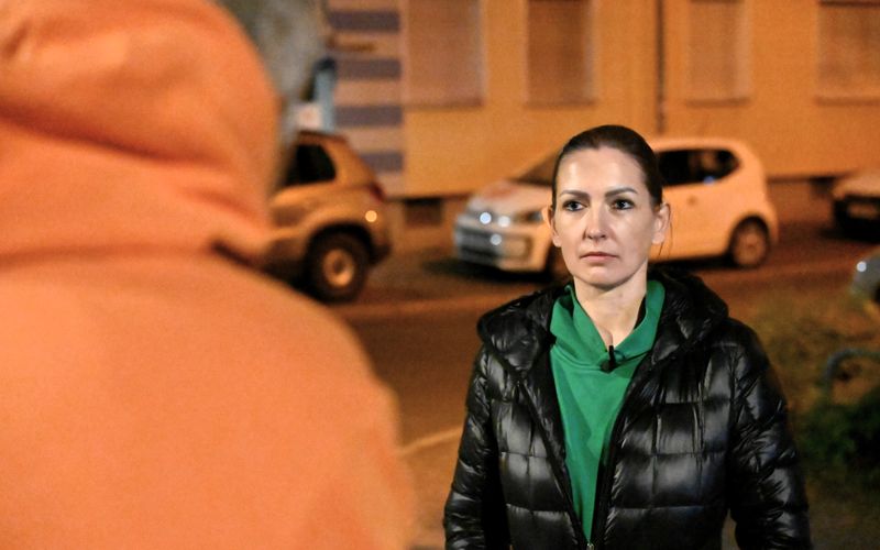 Ilona erinnert sich, dass es schon lange vor der Tat immer wieder Streit mit ihrem Partner gegeben hat. Er sei spielsüchtig gewesen, sei nicht nur bei Kritik aggressiv und gewalttätig geworden.