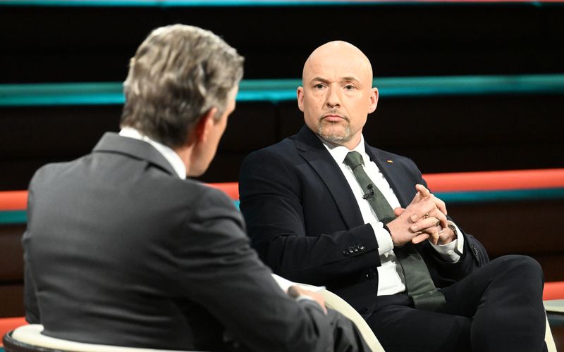 Markus Lanz (links) konnte CSU-Mann Alexander Hoffmann nicht aus der Reserve locken.