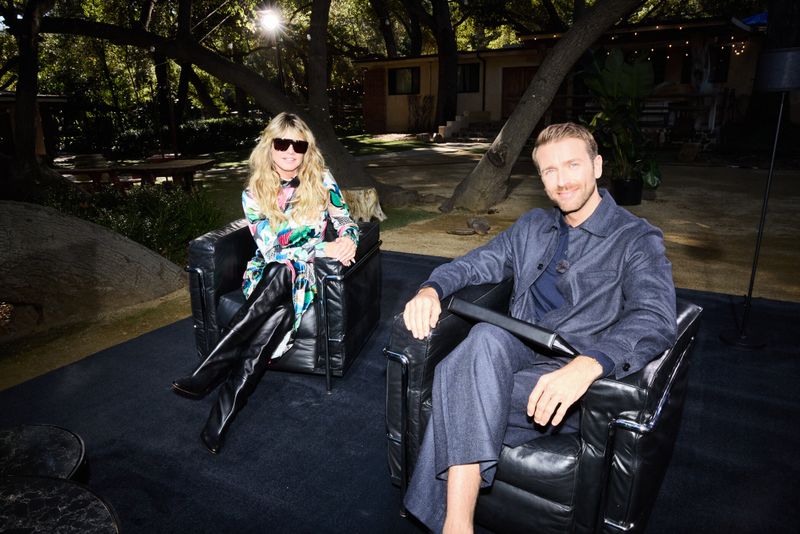 Christian Düren fühlt den Models beim Media-Teaching auf den Zahn.