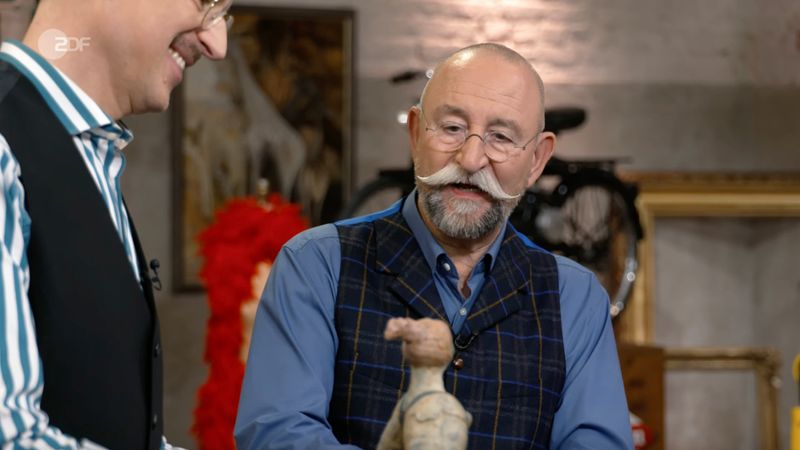 "Das erinnert mich an eine berühmte Künstlerin", grübelte Lichter beim Anblick der runden Frauengestalt. "Wie heißen die Figuren noch mal?", fragte der Moderator und Schulte-Goltz kannte natürlich gleich die Antwort: "Die 'Nanas' von Niki de Saint Phalle." Lichter ging ein Licht auf und gestand sogleich: "Ich finde die großartig." 