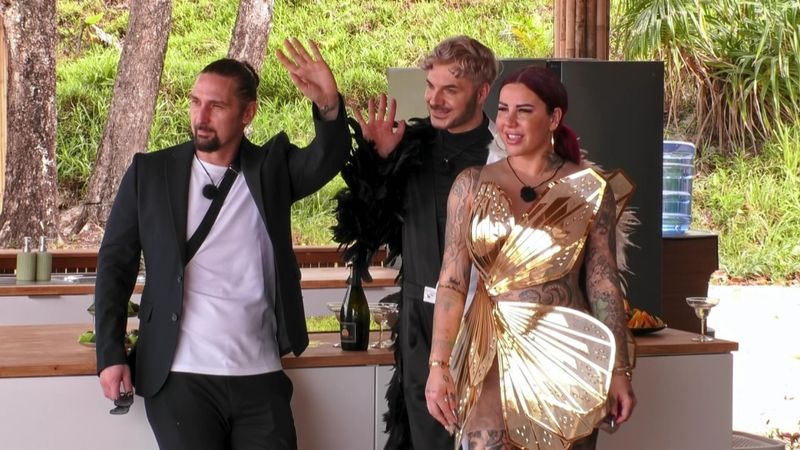 Kate Merlan und Sam Dylan erkannten Sandy Fähse (links) nicht auf den ersten Blick.