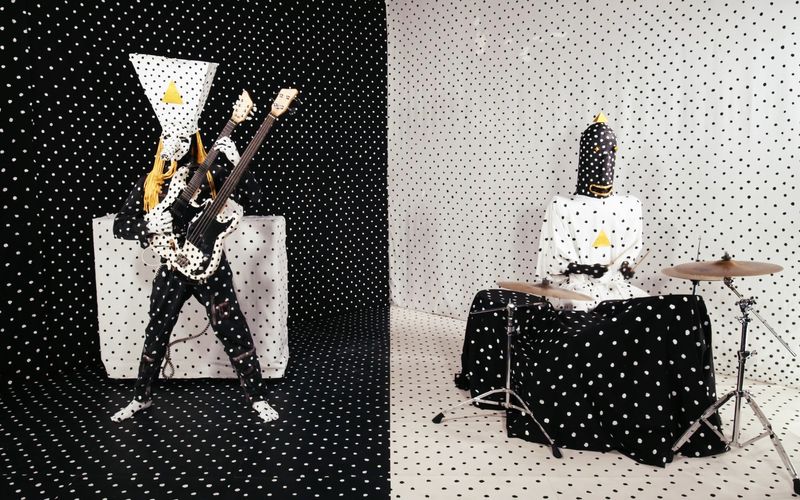 Khn de Poitrine (links) und Klek de Poitrine musizieren schon seit vielen Jahren gemeinsam, ansonsten ist aber nur wenig über die beiden Musiker aus Kanada bekannt.