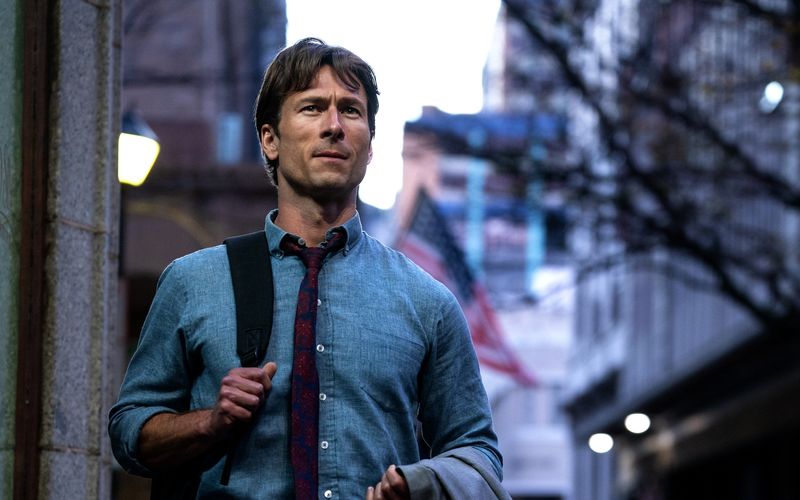 Die Karriere von Glen Powell hat zuletzt richtig an Fahrt aufgenommen. Aus Hollywood ist er längst nicht mehr wegzudenken, als TV-Star ist er ebenso geschätzt wie auf der großen Leinwand. Seinen Charme verliert der 37-Jährige nicht einmal in "How to Make a Killing", wo er einen Serienkiller spielt. Zum Kinostart der Komödie am 9. April zeigen wir die größten Hollywood-Aufsteiger der letzten Jahre.