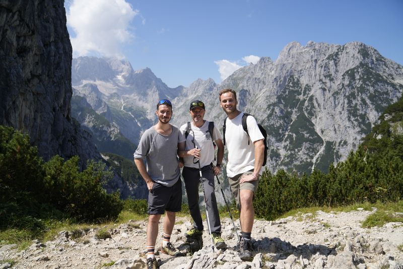 Leon Windscheid (rechts) ging mit Felix (links) und Christian Neureuther auf Bergtour.