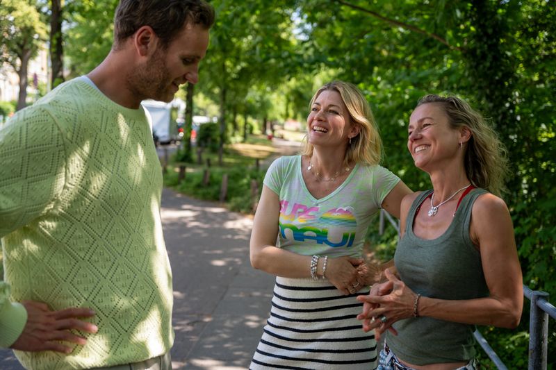 Diskutieren zeitgemäße Vorstellungen von der Rolle der Eltern (von links): Leon Windscheid, Nina Bott und Rhea Harder-Vennewald.