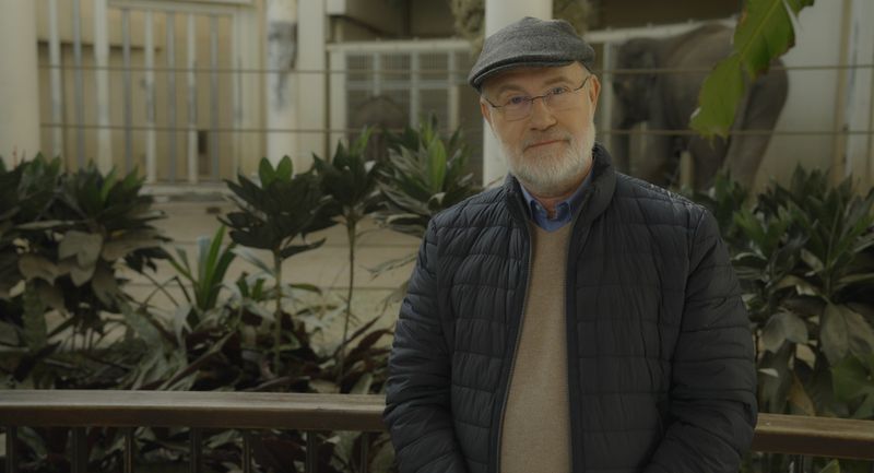 Kann es Tieren in Gefangenschaft gut gehen? Harald Lesch erkundet den Streit um Zoos und prüft, was wissenschaftlich haltbar ist.