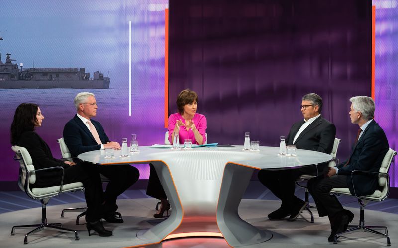 "Sieg, Niederlage oder Chaos - was hat Trump erreicht?" - Über diese Frage diskutierte Mayrbit Illner (Mitte) mit ihren Gästen.