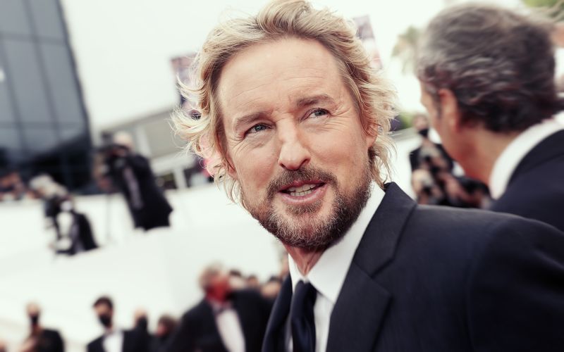 Manchmal führt einfach eines zum anderen - und gleich mehrere profitieren davon. Owen Wilson etwa, zuletzt gesehen in der Horror-Komödie "Geistervilla", freundete sich während des Studiums mit Wes Anderson an. Die beiden begannen, gemeinsam Filme zu machen, Anderson hinter und Wilson vor der Kamera - wo seine Brüder ihm Gesellschaft leisteten ...