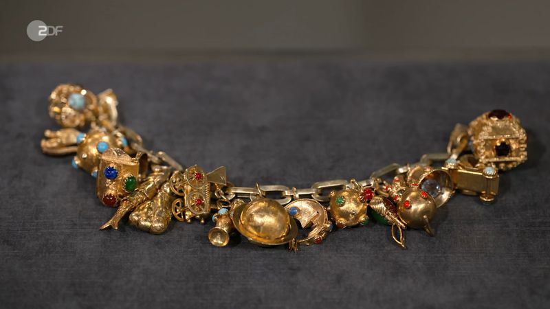 Uschi aus Berlin wollte das Bettelarmband bei "Bares für Rares" an die Händler bringen.