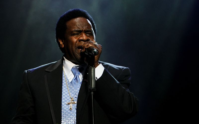 Er zählt zu den größten Virtuosen des Soul, seine unverwechselbare Stimme verewigte er mit Klassikern wie "Let's Stay Together" und "I'm Still in Love with You". Nun feiert Al Green am 13. April seinen 80. Geburtstag. Die Galerie präsentiert aus diesem Anlass ein Ranking mit den besten Soul-Stimmen aller Zeiten.