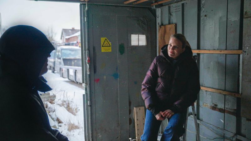 Ein Bürgergeldempfänger gesteht gegenüber Sarah Tacke, dass er den Staat seit Jahrzehnten betrügt.
