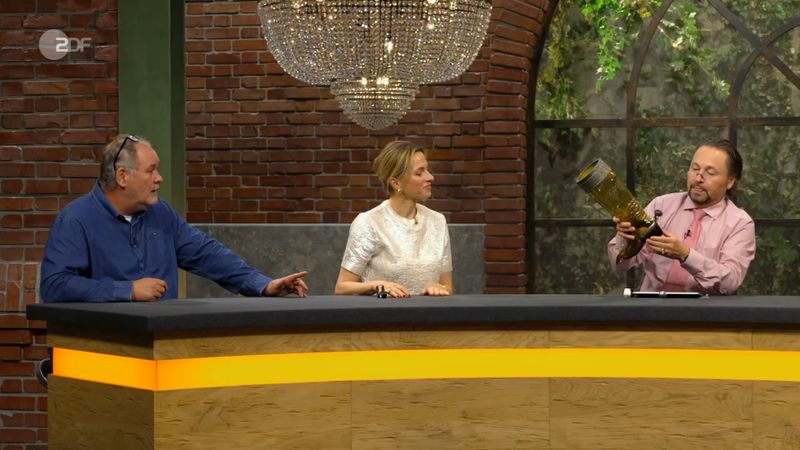 "Das ist doch mal ein Glas!", war Walter Lehnertz auch ohne Bier angetan von dem Mitbringsel. "Sie sehen aus wie ein Cowboy", begrüßte Lisa Nüdling den Gast. Kein Wunder, schießlich erinnerte das Mitbringsel in einem Detail an Cowboy-Stiefel.