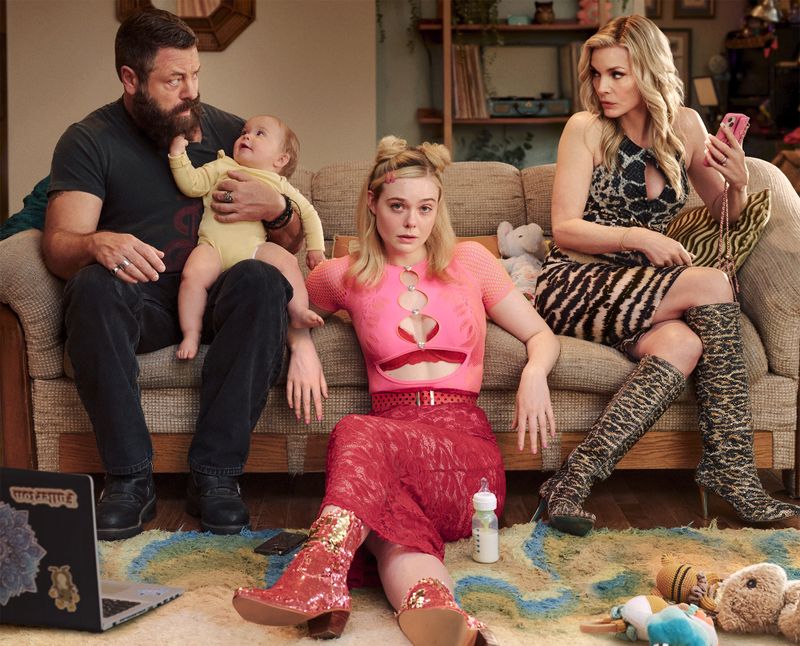 Baby Bodhi wirbelt das Leben von Margo (Elle Fanning, Mitte) und ihrer dysfunktionalen Familie (Michelle Pfeiffer, Nick Offerman) durcheinander.