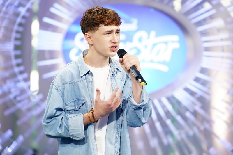 Timur Gross (19) sorgte dafür, dass Dieter Bohlen die Kopfstimme erklärte und beim Beispiel ins "feldbuschige Falset" verfiel. 