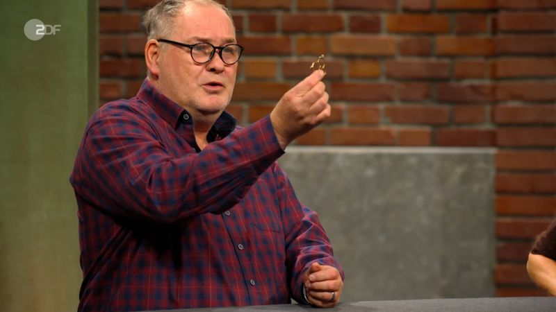 Die einen kaufen einen Strauß rote Rosen, die anderen versuchen es mit einer Umarmung. Händler Walter "Waldi" Lehnertz hingegen verrät in dieser Sendung, wie er seine Frau um Entschuldigung bittet, wenn er etwas angestellt hat. 