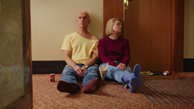 Pause auf dem Hotelteppich: Erik (Christoph Maria Herbst) und seine Ex-Frau Anne (Annette Frier) sorgen auf einer Preisverleihung für Chaos.