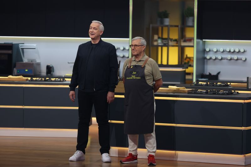 Jan Hofer muss trotz goldenem Stern um den Verbleib in der Show zittern.